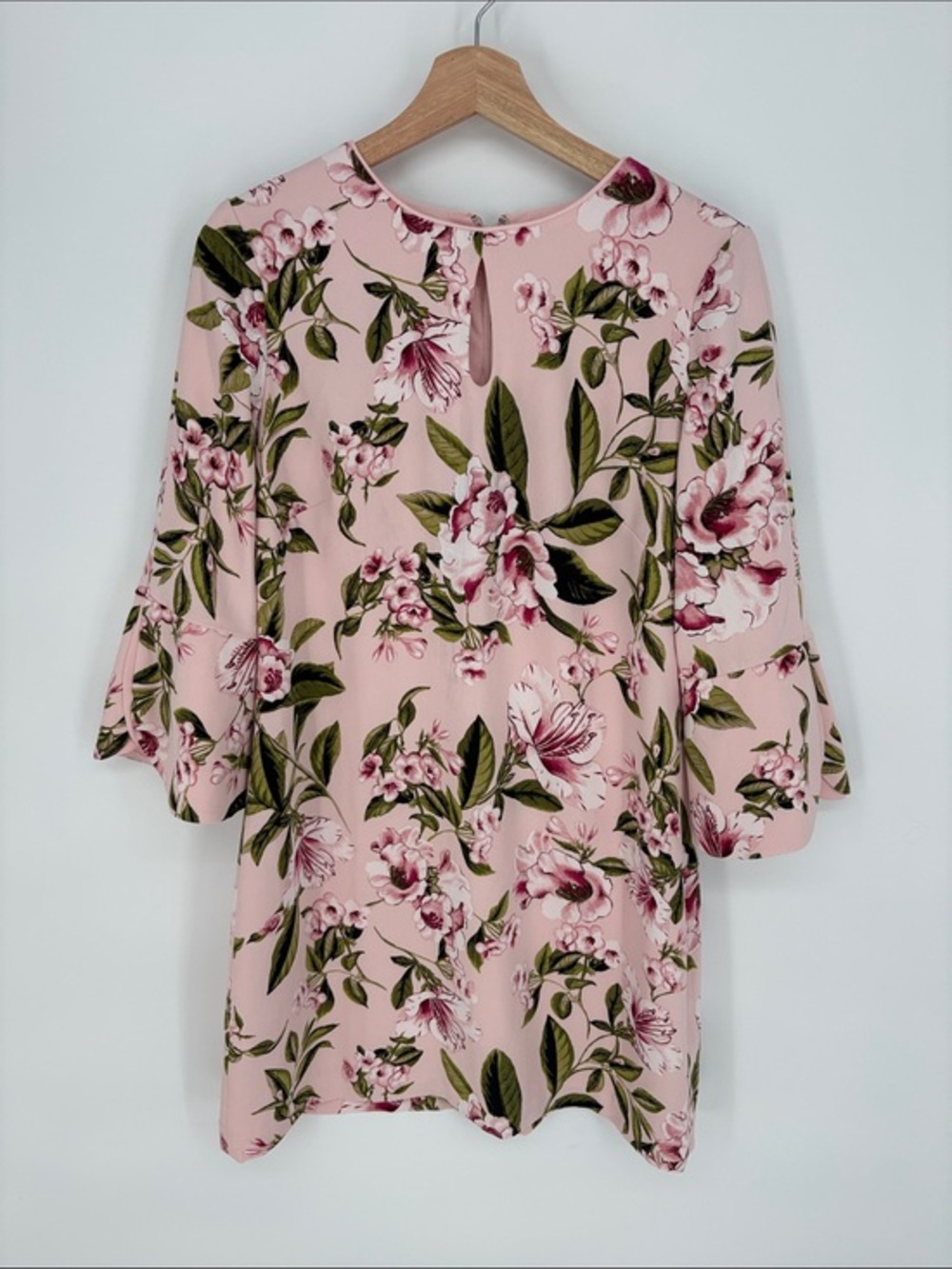 🔬White House Black Market Pink Floral Long Sleeve Dress tulip sleeve key hole